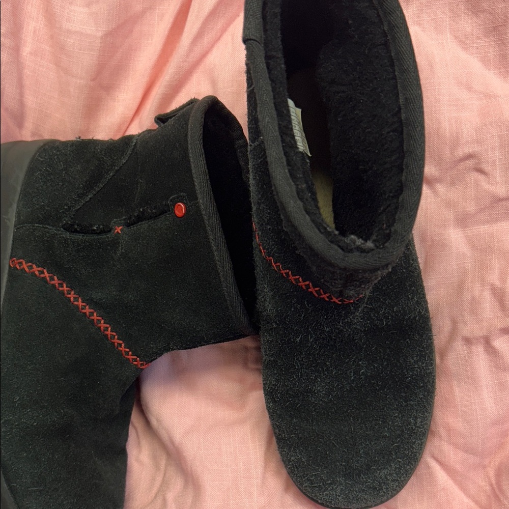 UGG Black Boots with Heart Detail - Picture 2 of 6